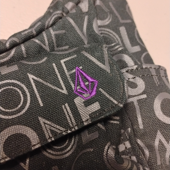 Volcom Small Logo Purse - Picture 3 of 11